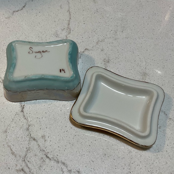 Hand painted vintage floral trinket box roses gold trim light blue grannycore - Picture 7 of 10